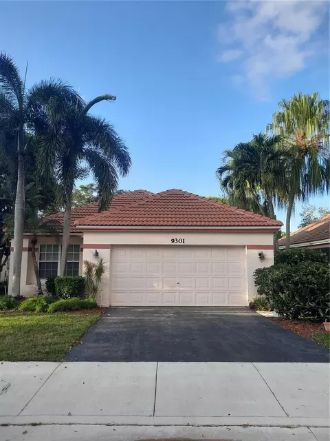 9301 Oak Grove Cir, Davie, FL 33328