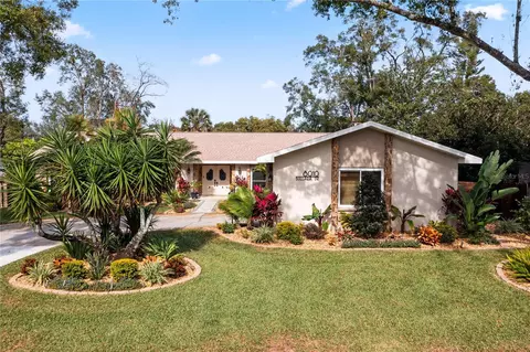 8010 Bullara Dr, Temple Terrace, FL 33637