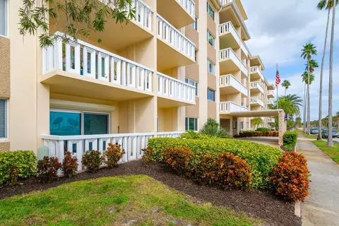 1200 N Shore Dr NE #104, Saint Petersburg, FL 33701