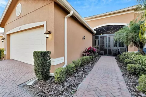 15713 Aurora Lake Cir, Wimauma, FL 33598