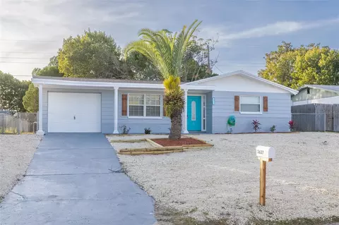 3637 Oakhurst Dr, Holiday, FL 34691
