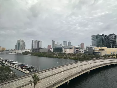 600 Garrison Cove Ln #7, Tampa, FL 33602