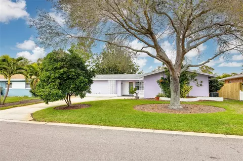 13751 Antigua Dr, Seminole, FL 33776