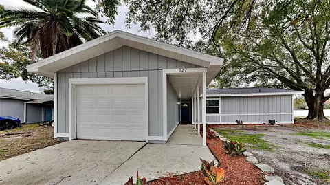 1927 Peppertree Dr, Oldsmar, FL 34677