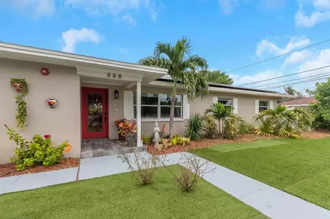 888 Joan St, Dunedin, FL 34698