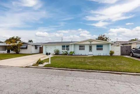 3801 Cherrywood Dr, Holiday, FL 34691