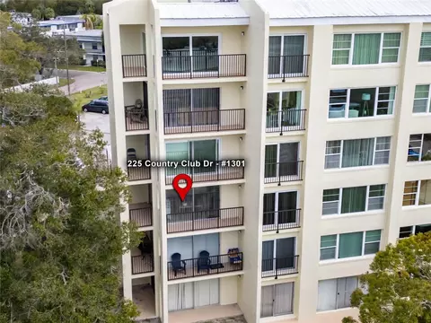 225 Country Club Dr #F1301, Largo, FL 33771