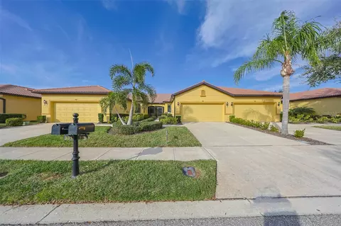 331 Bluewater Falls Ct, Apollo Beach, FL 33572