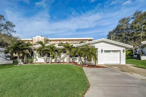 9596 141st St, Seminole, FL 33776