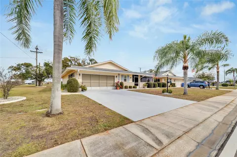 1407 N Pebble Beach Blvd, Sun City Center, FL 33573
