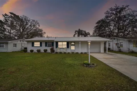 5752 Beech St, Zephyrhills, FL 33542