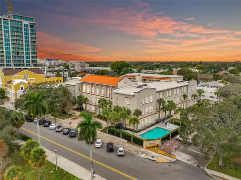 701 Mirror Lake Dr N #104, Saint Petersburg, FL 33701