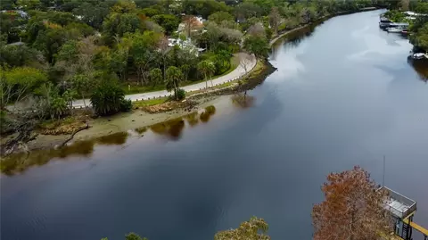 5422 N River Shore Dr, Tampa, FL 33603