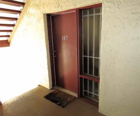 3845 S Lake Dr #187, Tampa, FL 33614