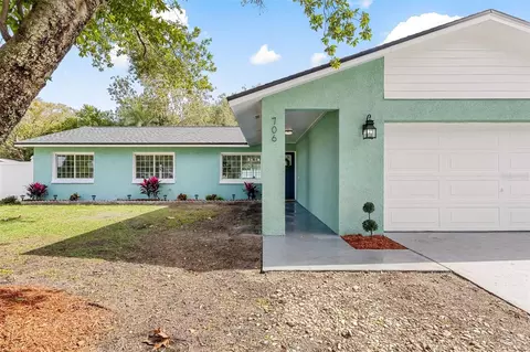 706 Breezy Dr, Brandon, FL 33511