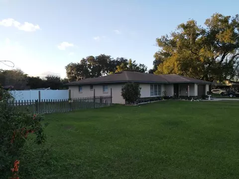 4705 Seaberg Rd, Zephyrhills, FL 33541