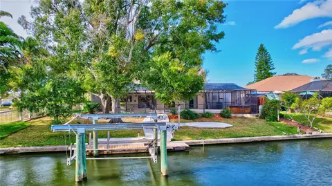 6101 Schooner Way, Tampa, FL 33615