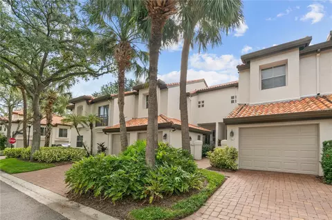909 Crows Nest Ln, Tampa, FL 33602