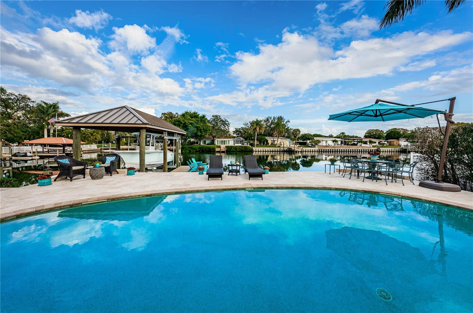 3943 Fontainebleau Dr  