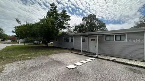 9610 N Willow Ave, Tampa, FL 33612