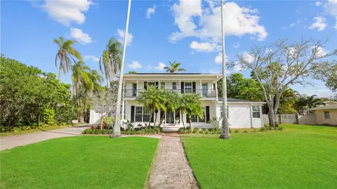 1641 Santa Barbara Dr, Dunedin, FL 34698