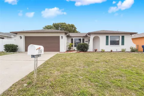 7252 Isle Dr, Port Richey, FL 34668