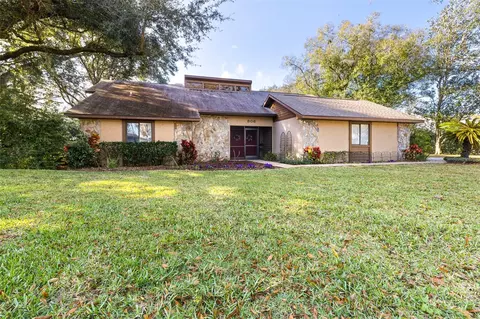 806 Warren Rd, Lutz, FL 33548