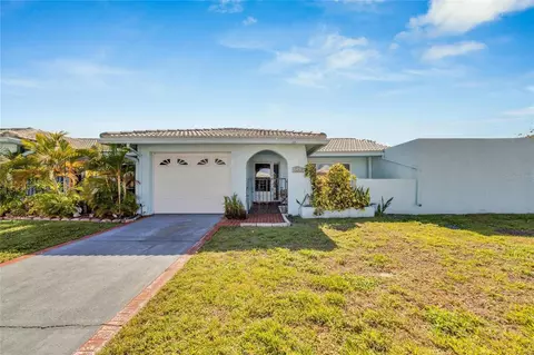 5474 Springwood Blvd N, Pinellas Park, FL 33782