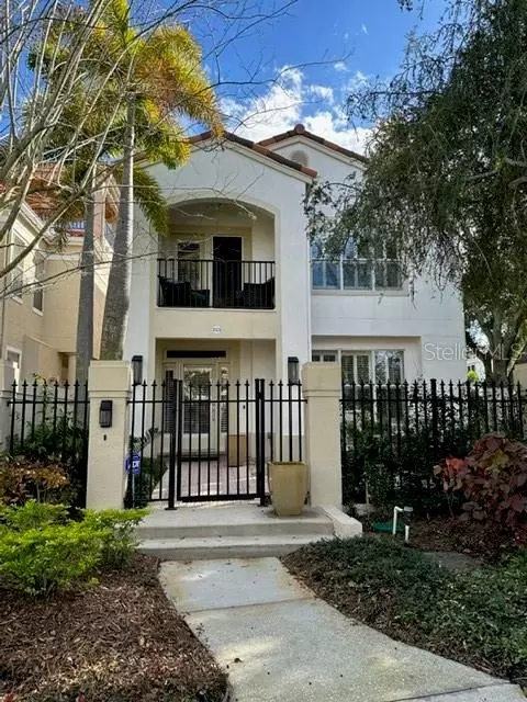 1024 Royal Pass Rd, Tampa, FL 33602