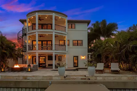 294 115th Ave, Treasure Island, FL 33706