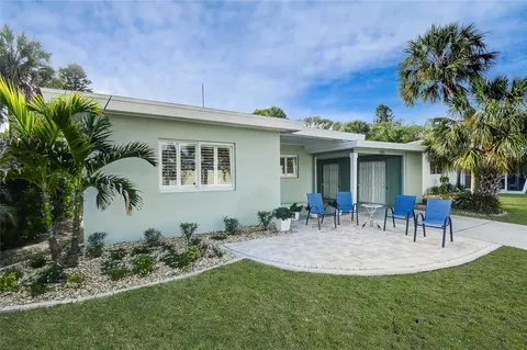 3102 W De Bazan Ave, Saint Pete Beach, FL 33706