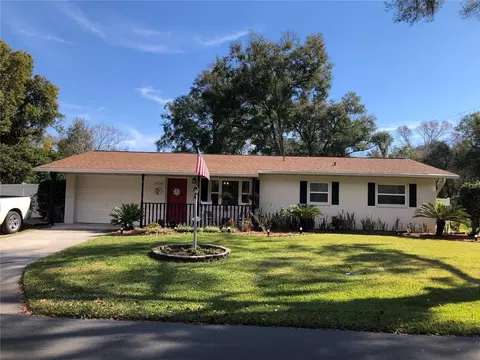 5630 17th St, Zephyrhills, FL 33542