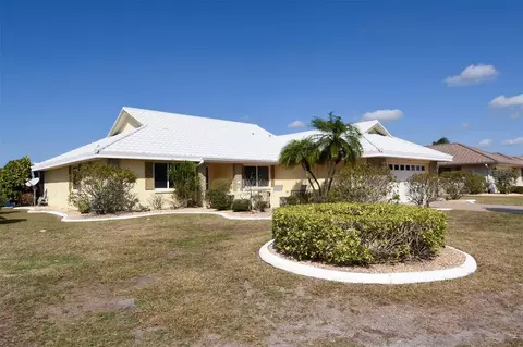 1719 Wolf Laurel Dr, Sun City Center, FL 33573
