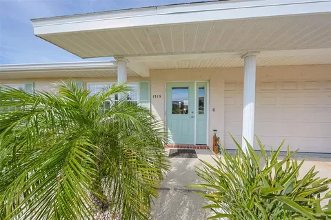 1315 Lambdeth Ct, Sun City Center, FL 33573