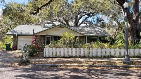 215 2nd Ave N, Safety Harbor, FL 34695