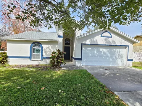3808 Creek Woods Dr, Plant City, FL 33563
