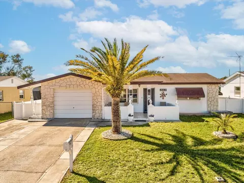 9913 Crofton Ln, Port Richey, FL 34668