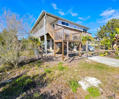 6901 Mccray Dr, Hudson, FL 34667 photo 1
