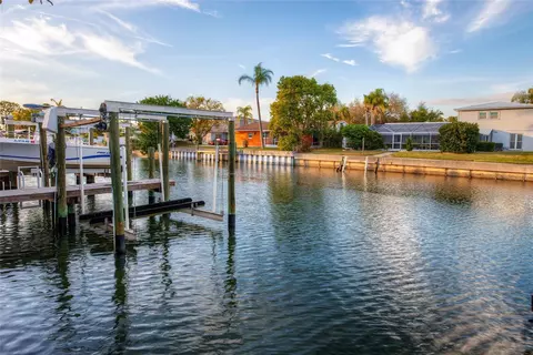 8725 Bay Pointe Dr, Tampa, FL 33615