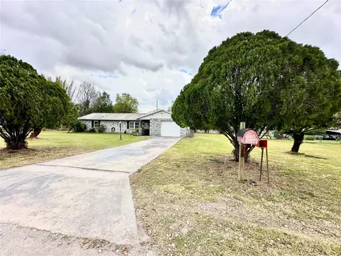37122 Rutledge Dr, Zephyrhills, FL 33541