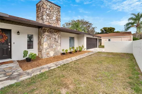 112 Barkfield St, Brandon, FL 33511