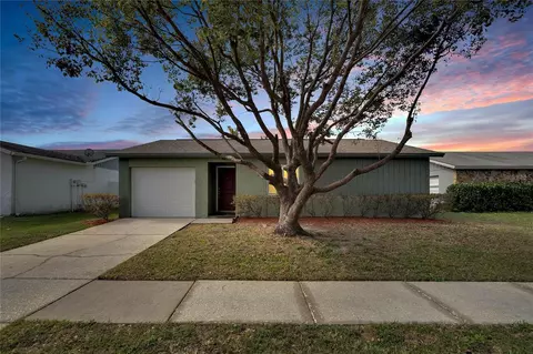 1031 Pine Ridge Cir, Brandon, FL 33511