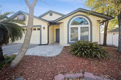 309 Sugar Creek Dr, Plant City, FL 33563