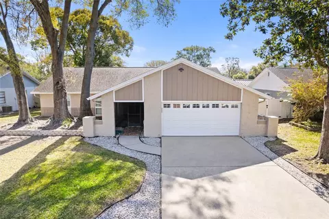 17719 Sunrise Dr, Lutz, FL 33549