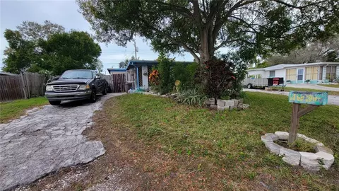 11936 104th St, Largo, FL 33773