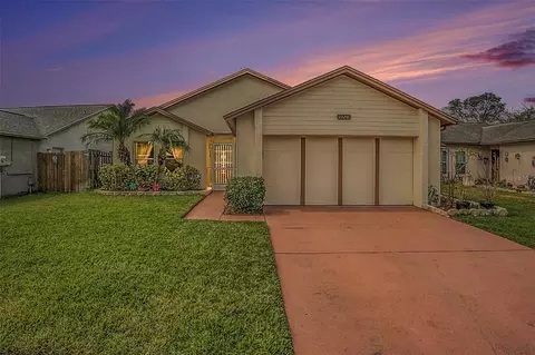 1320 Hatch Pl, Valrico, FL 33594