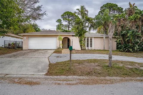 8154 Coachlight Cir, Seminole, FL 33776