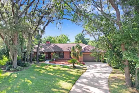 1111 Oakridge Manor Dr, Brandon, FL 33511