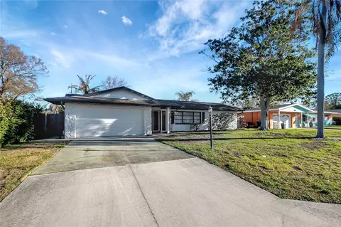 13827 Antigua Dr, Seminole, FL 33776