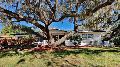 6749 114th St, Seminole, FL 33772